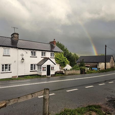 Dinas Castle Inn Brecon Buitenkant foto